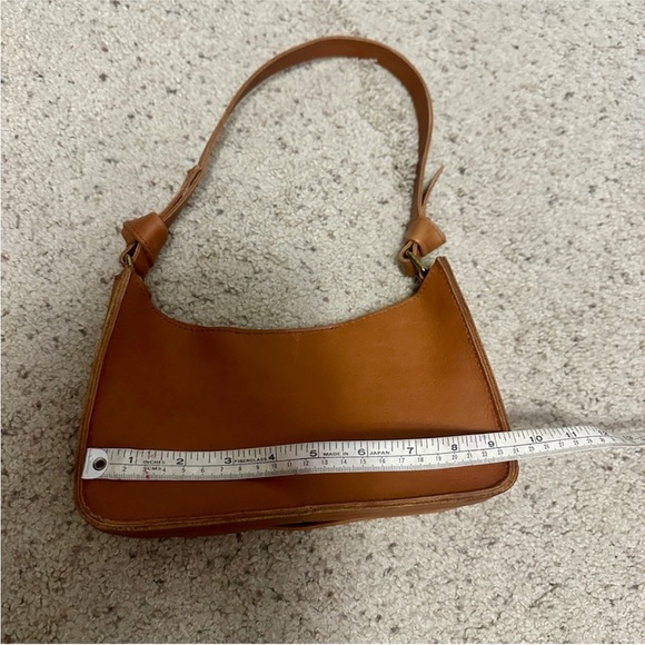 MADEWELL The Sydney Leather Shoulder Bag - Burnished Camel Brown/Tan - Picture 8 of 14